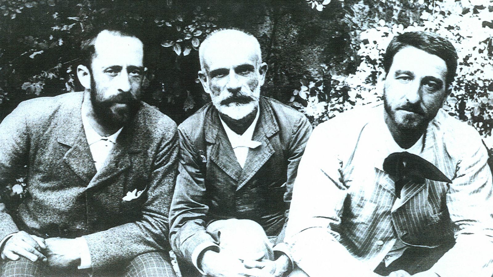 Ricardo Rubio (izq), Francisco Giner de los Ríos y Manuel Bartolomé Cossío (dcha), en El Pardo, en 1892.