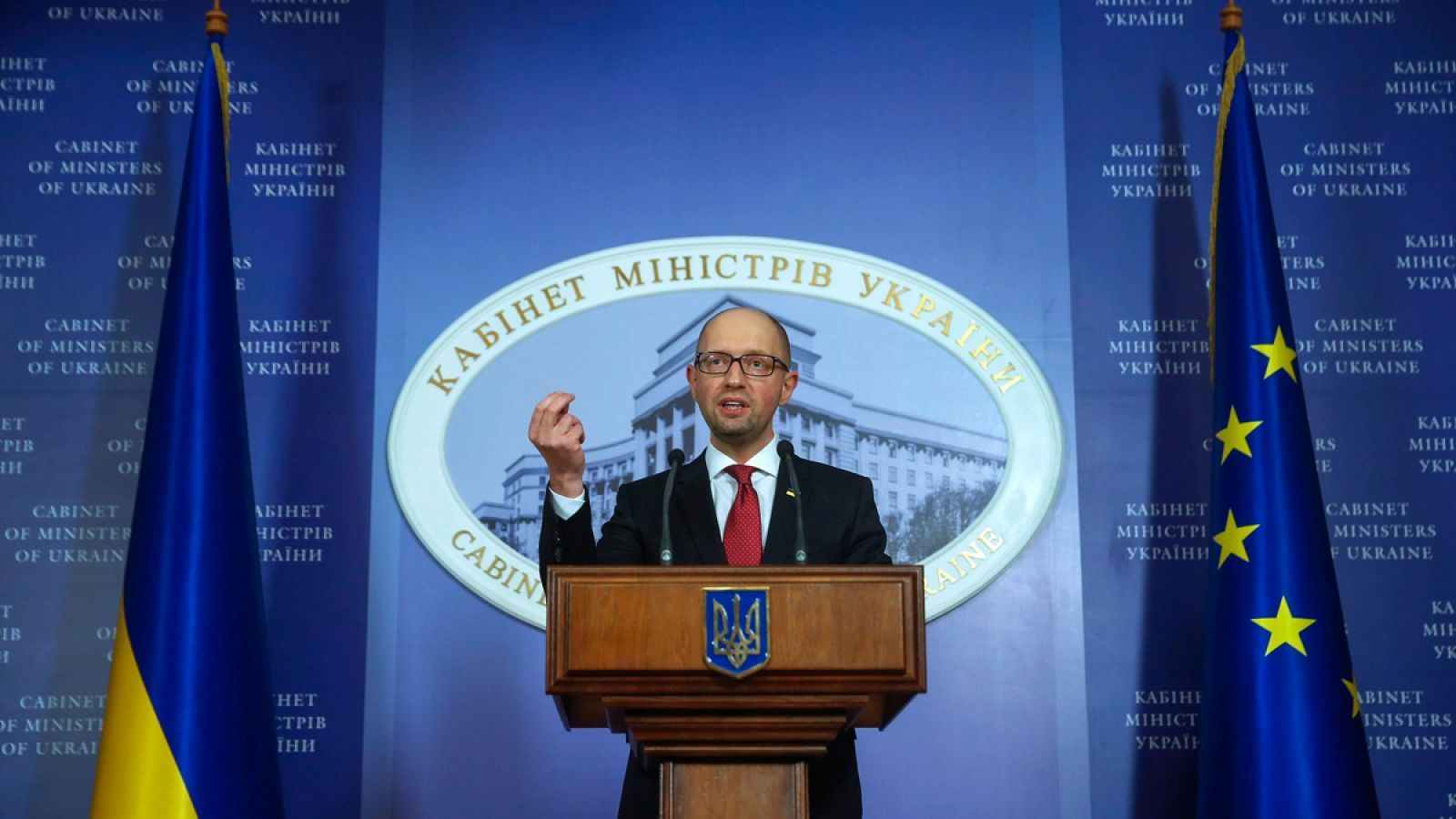 El primer ministro de Ucrania, Arseni Yatseniuk, ofrece su última rueda de prensa de 2015 en Kiev