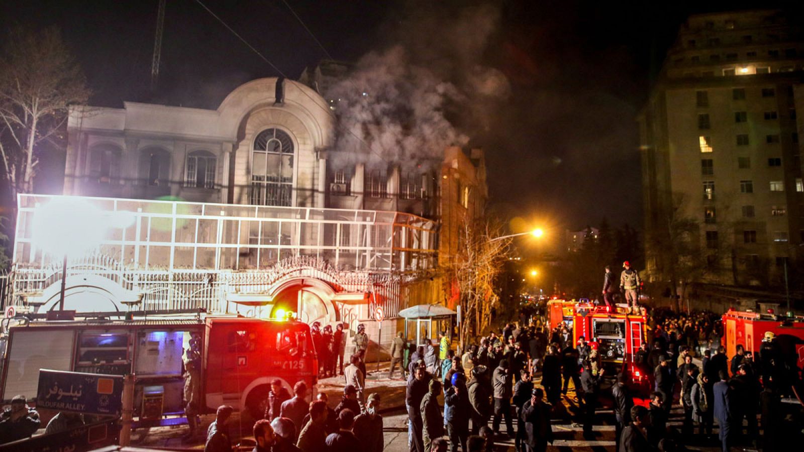 Incendio en la embajada saudí en Teherán en las protestas contra la ejecución de un destacado clérigo chií