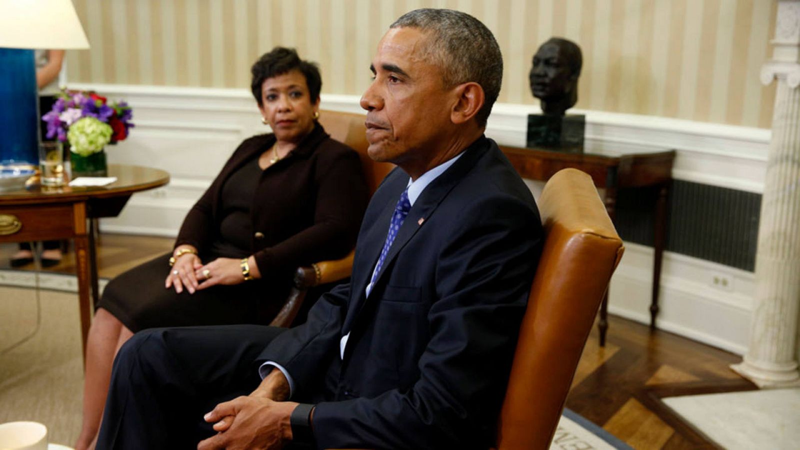 El presidente estadounidense, Barack Obama junto a la fiscal general del país, Loretta Lynch.
