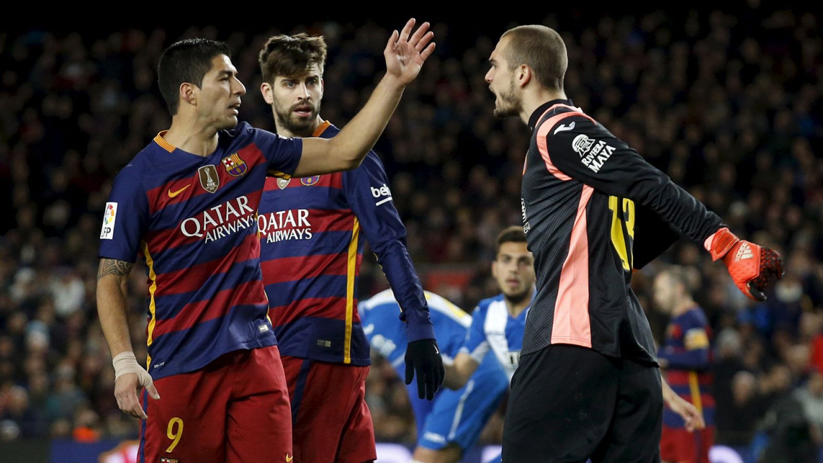 Suárez y Pau López se encaran en el partido de ida de octavos disputado en el Camp Nou