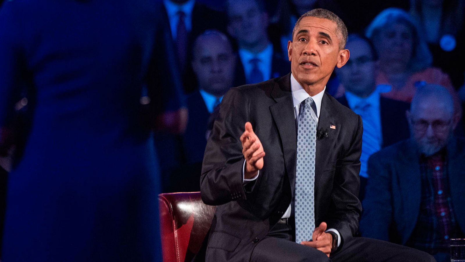 El presidente de EE.UU., Barack Obama, explica sus medidas ejecutivas para controlar la venta de armas en un foro televisado por la CNN.