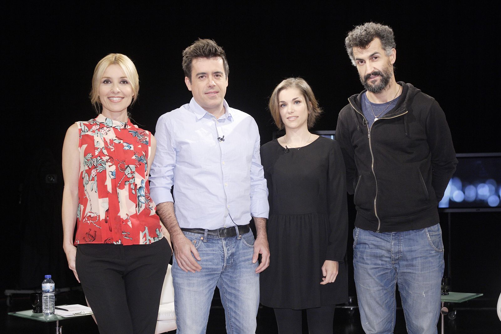 Los productores participantes en el coloquio de 'Versión española', con Cayetana Guillén Cuervo