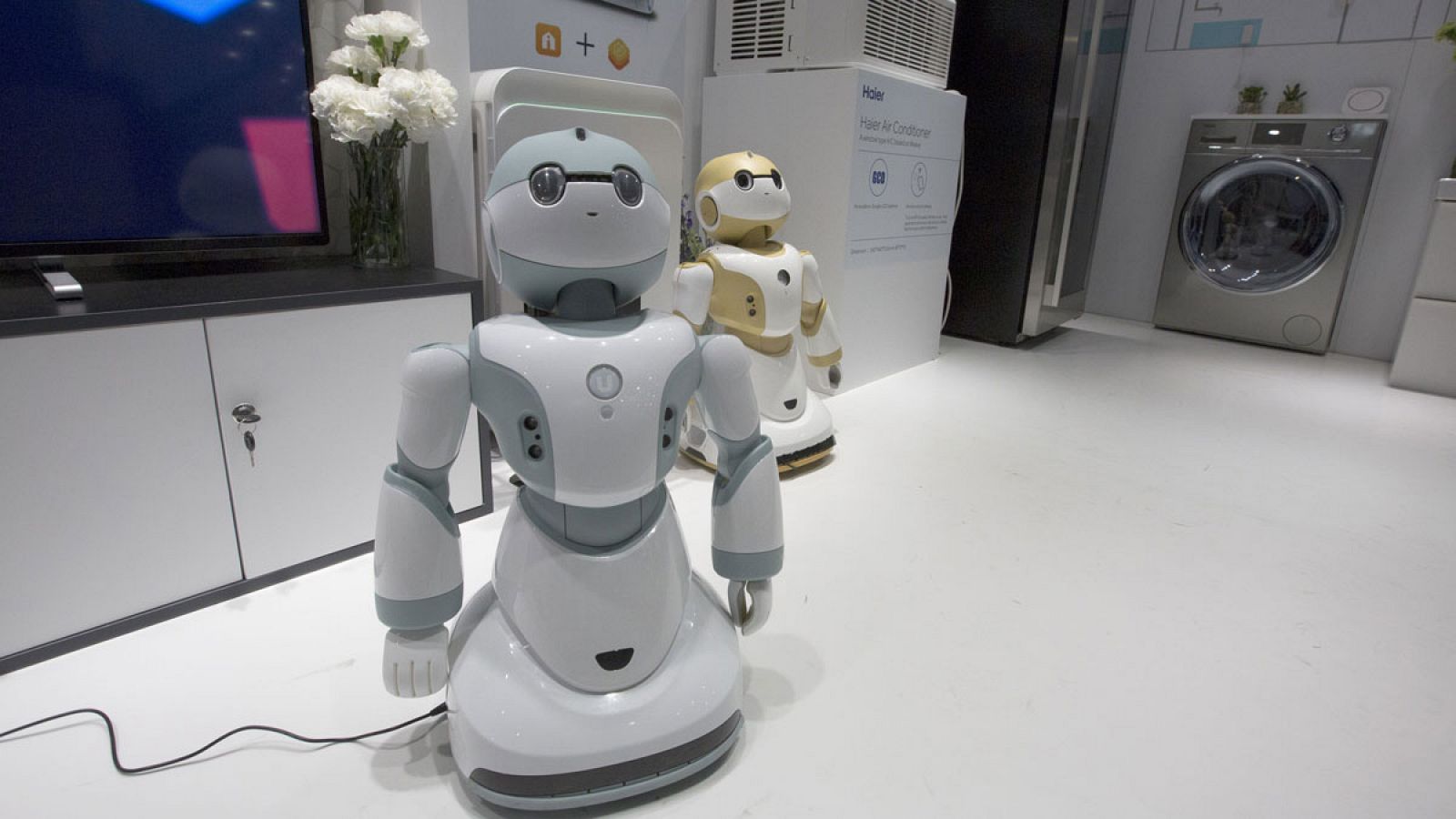 Robots domésticos de Haier en una feria de electrodomésticos en Las Vegas