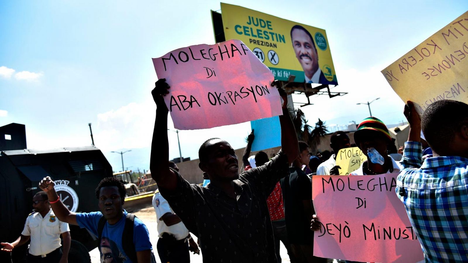 Un grupo de opositores se concentra ante la embajada de Estados Unidos en Puerto Príncipe