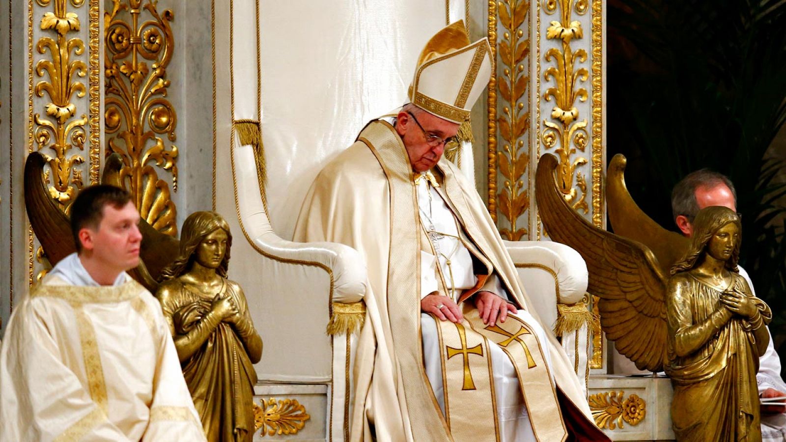 El papa Francisco, durante la celebración de las Vísperas en San Pablo Extramuros en Roma