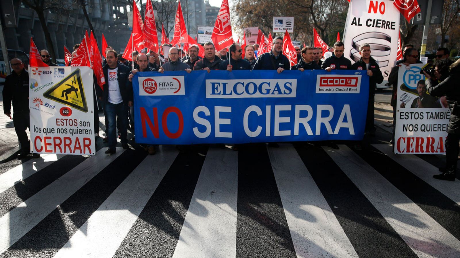 Manifestación de trabajadores de Elcogas contra el cierre de la planta de Puertollano