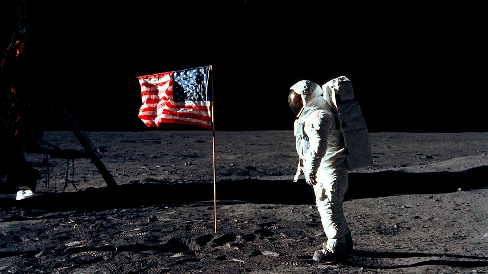La teoría de que la llegada a la Luna de 1969 fue un engaño necesitaría al menos el silencio de los 411.000 empleados de la NASA.