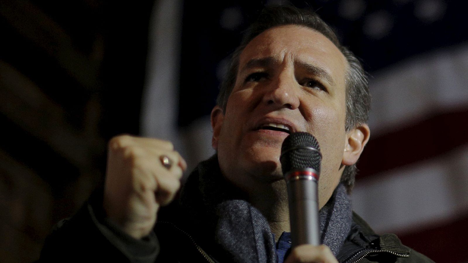 El candidato presidencial y senador Ted Cruz habla durante un mitin en New Hampshire