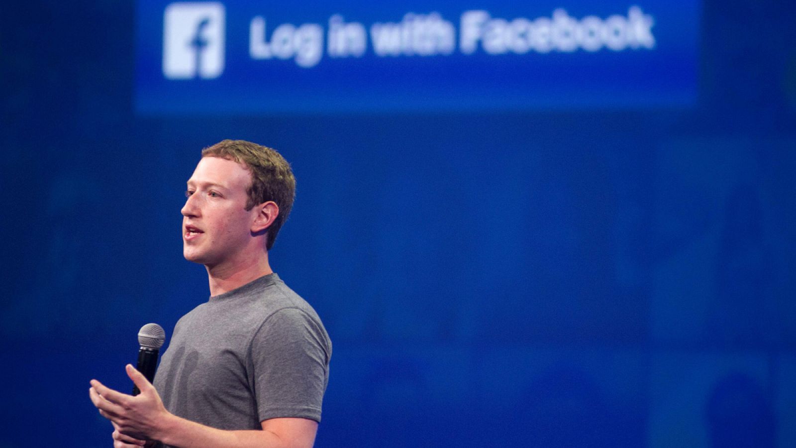 El consejero delegado de Facebook, Mark Zuckerberg, en el F8 summit en San Francisco, California