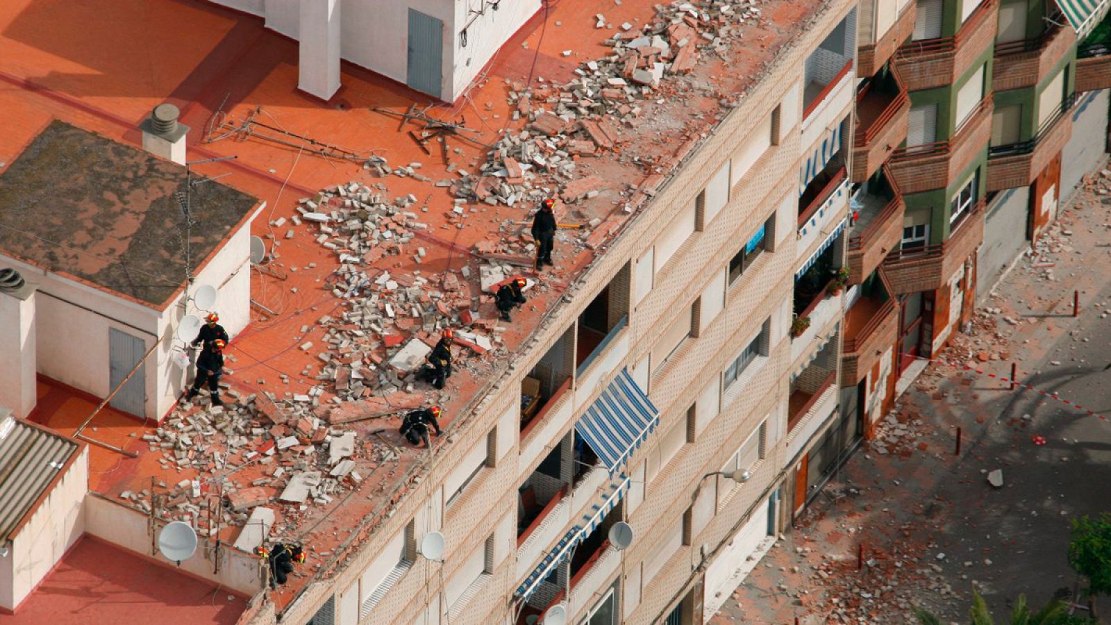Imagen de archivo de los daños ocasionados en un edificio por el terremoto de Lorca en 2011.