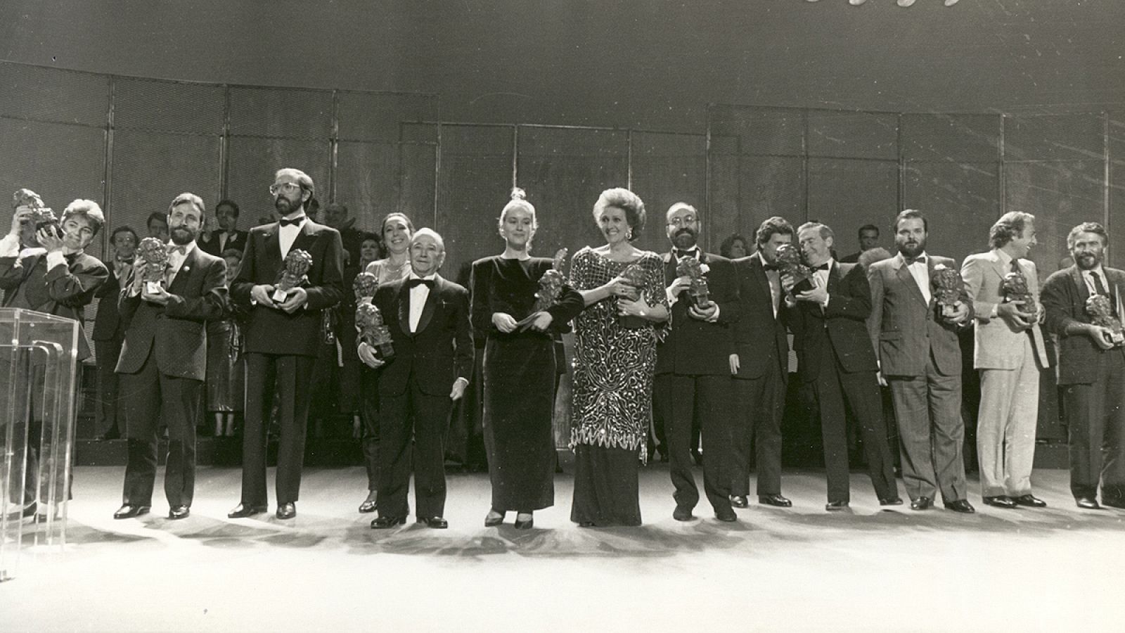 Imagen de los premiados en la primera gala de los Goya (1987)