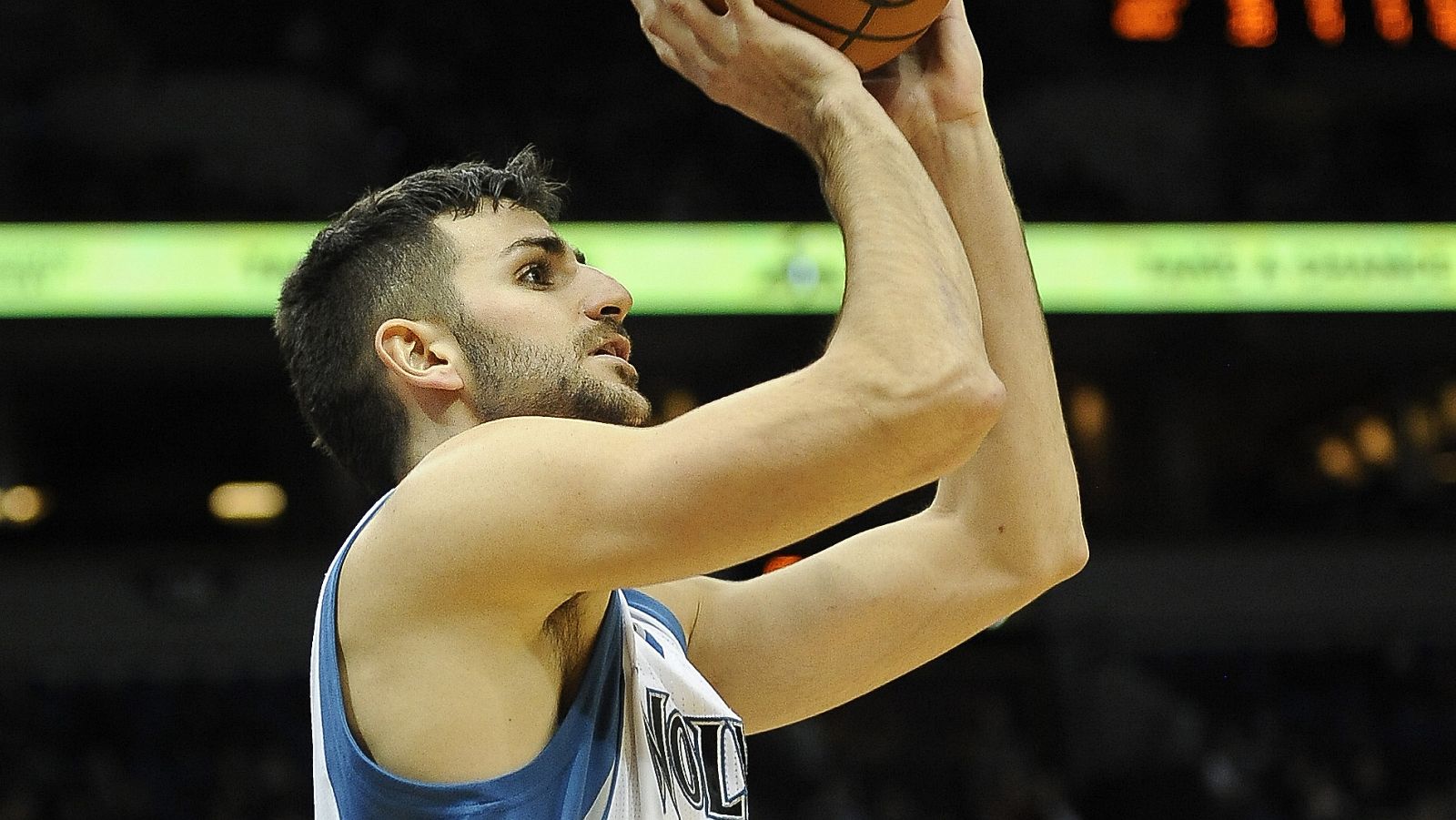 Ricky Rubio hizo un doble-doble ante los Lakers.