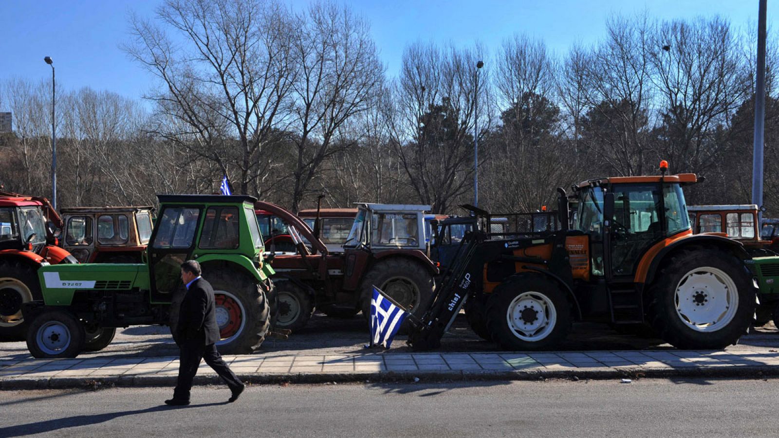 Bloqueo con tractores de la frontera griega con Bulgaria
