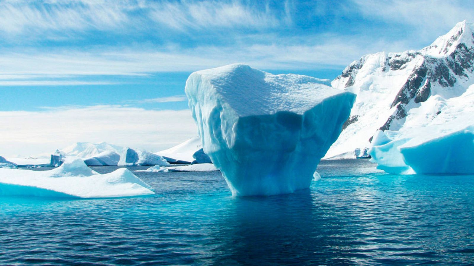 Imagen de un iceberg en la Antártida