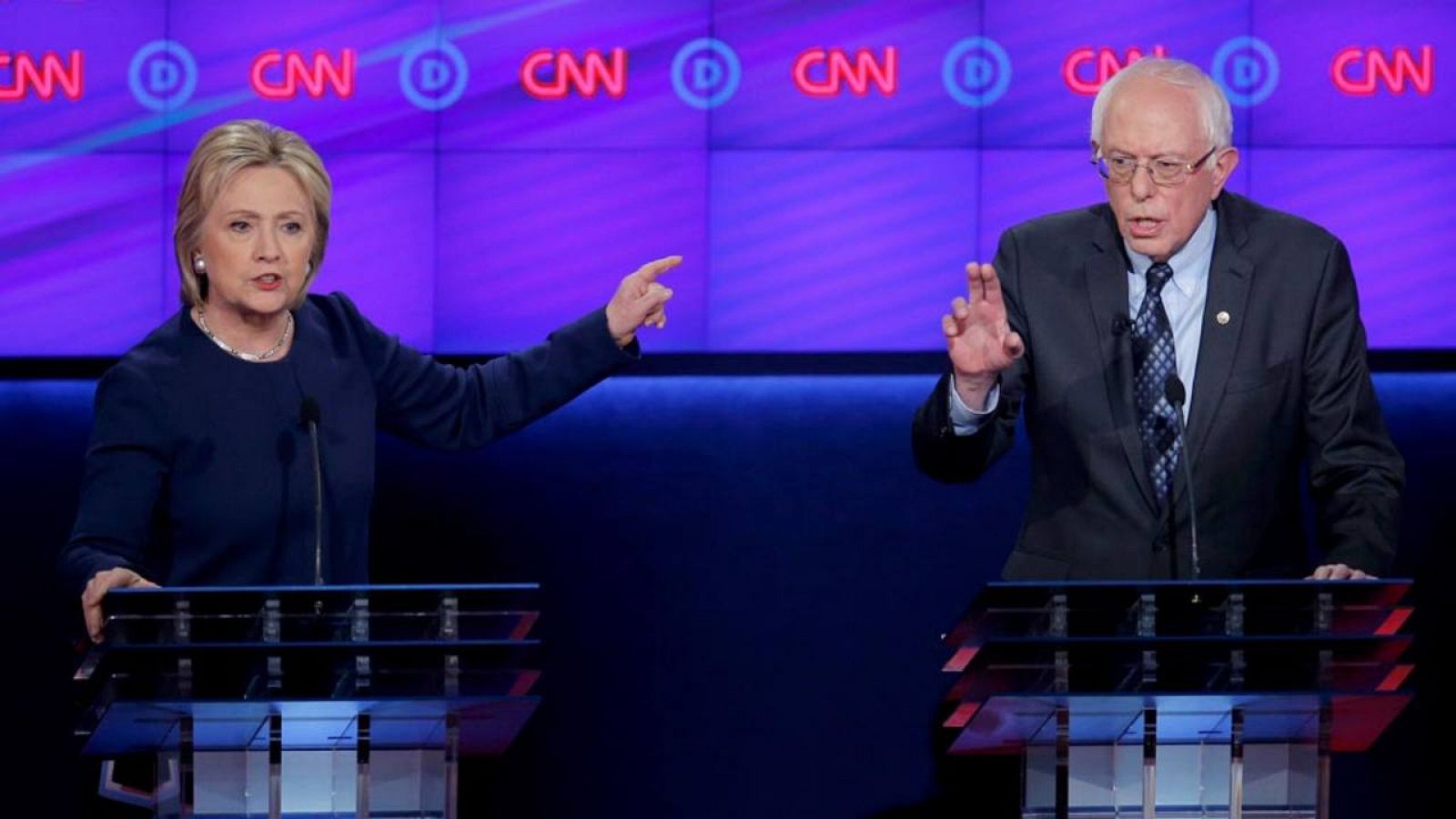 Hillary y Bernie han vivido un duro debate en Michigan