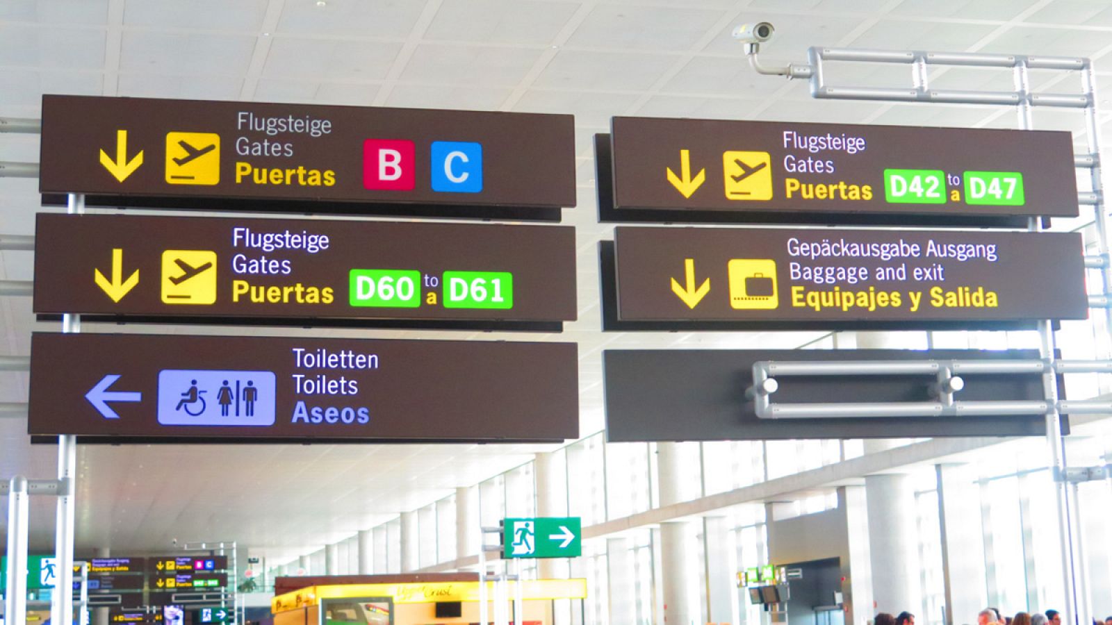 Carteles de información en el Aeropuerto de Málaga