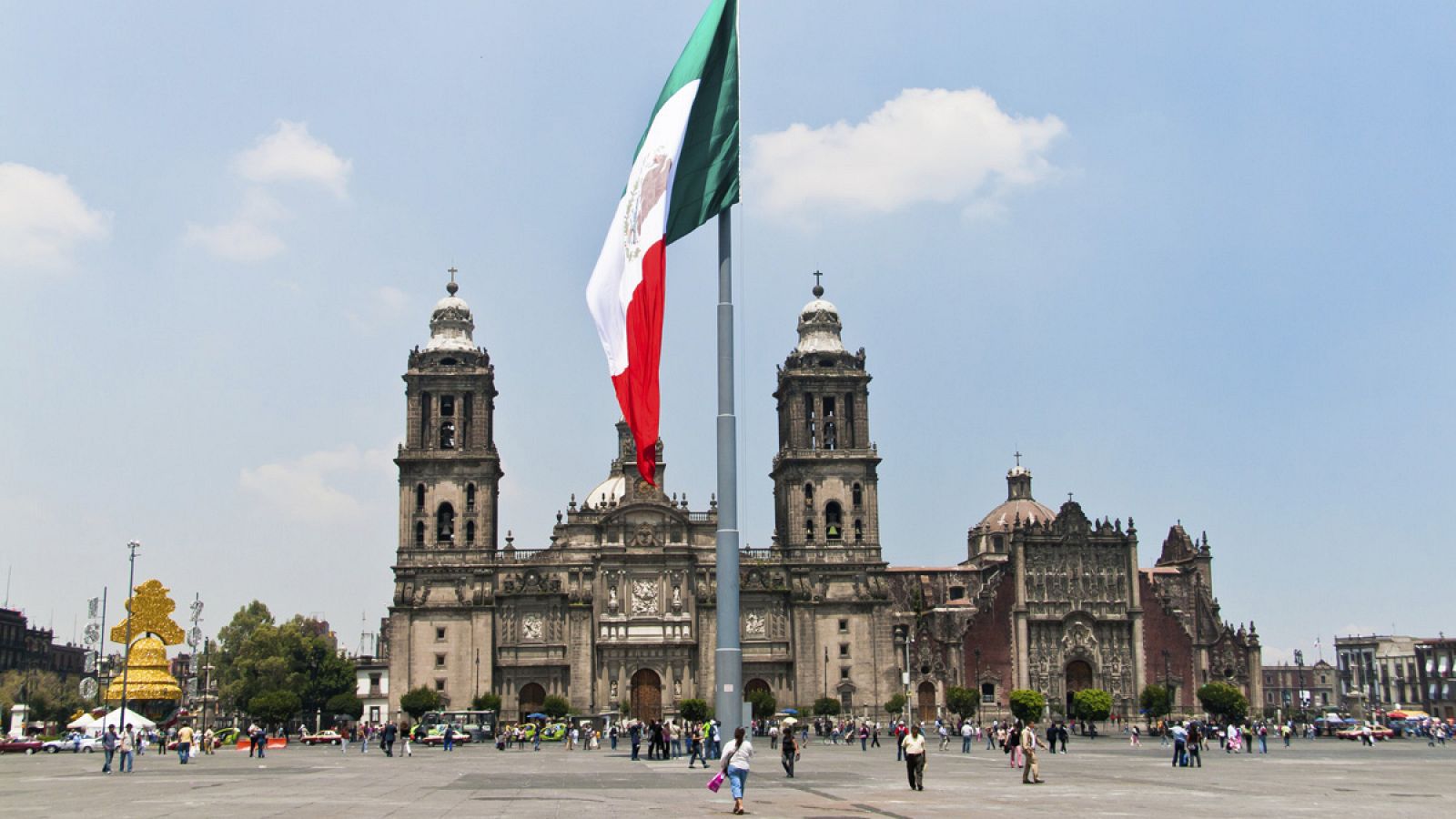 La Plaza de la Constitución de la Ciudad de México, popularmente conocida como El Zócalo