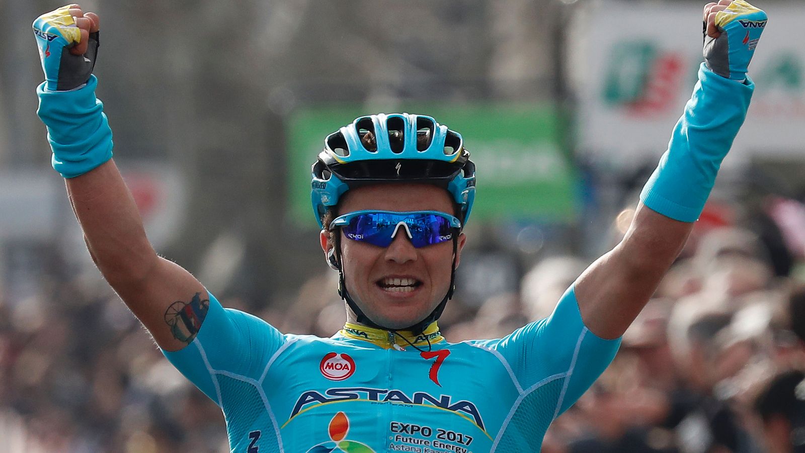 Lutsenko gana la quinta etapa de la París-Niza