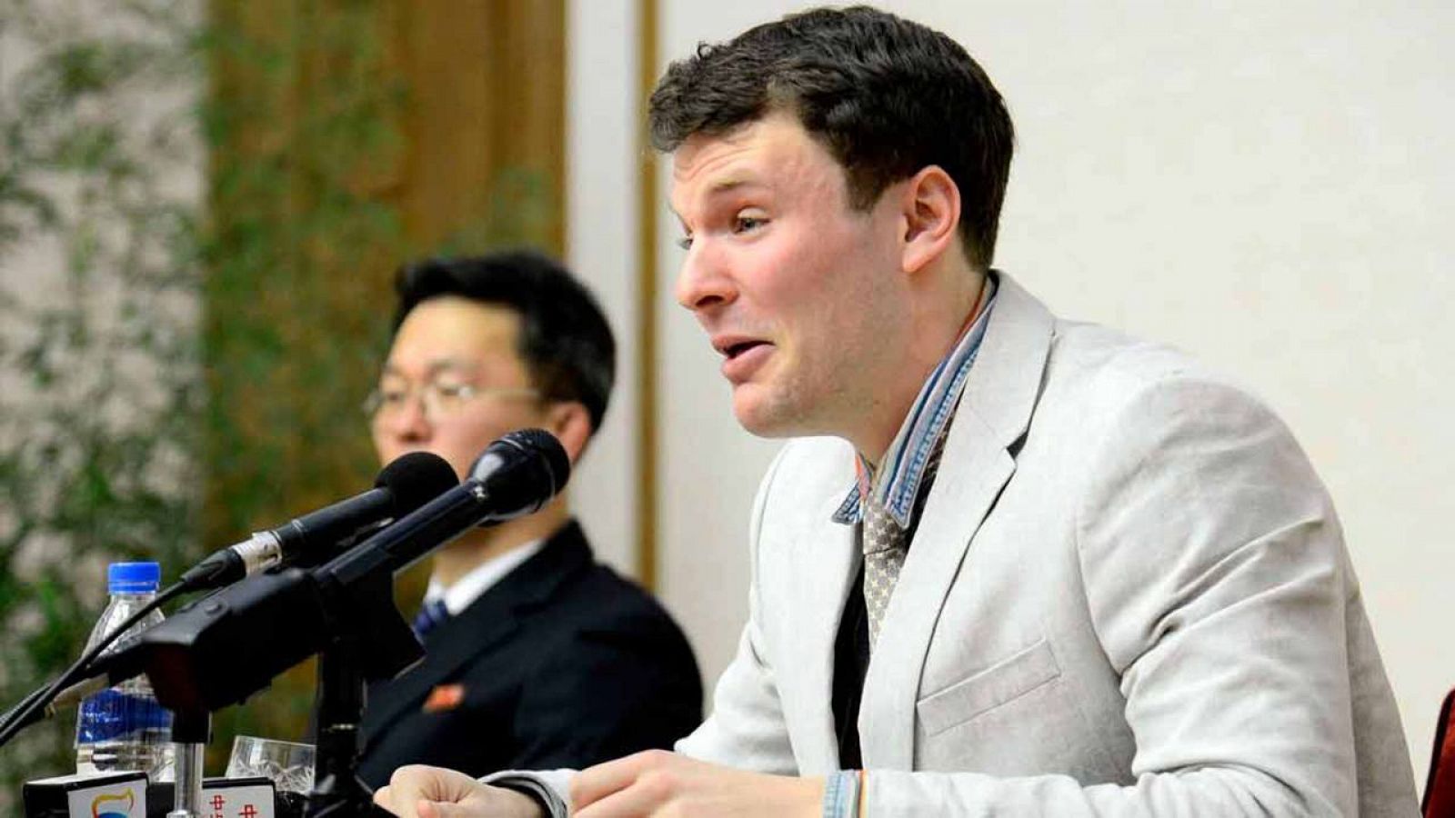 Imagen publicada el pasado febrero por la agencia de noticias norcoreana KCNA del estudiante estadounidense Otto Frederick Warmbier, detenido en Corea del Norte.