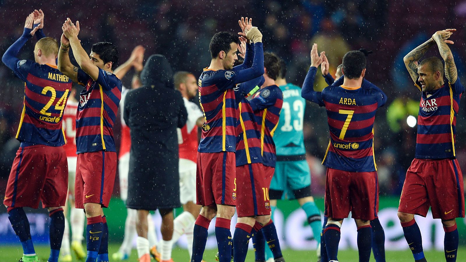 El FC Barcelona celebra su pase a cuartos