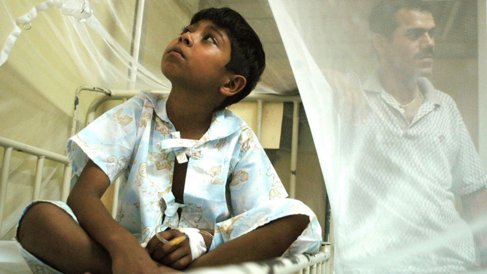 Niño enfermo de dengue, en el hospital de Ilopango, en El Salvador.