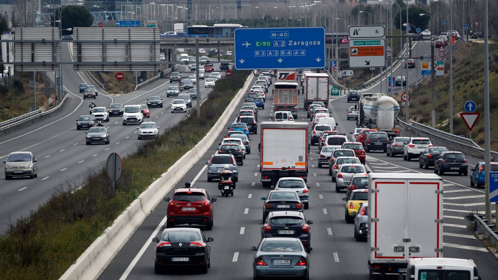 Tráfico en la M-40 en sentido salida Madrid al inicio de la operación especial de Semana Santa