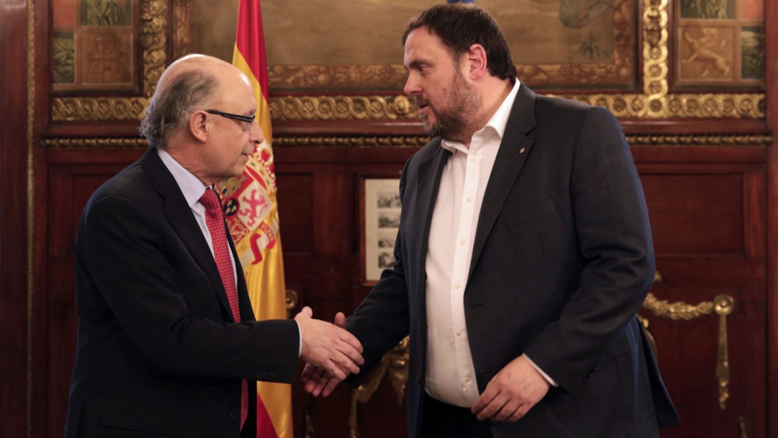 El ministro de Hacienda y Administraciones Públicas, Cristóbal Montoro, recibe al vicepresidente y conseller económico de la Generalitat, Oriol Junqueras