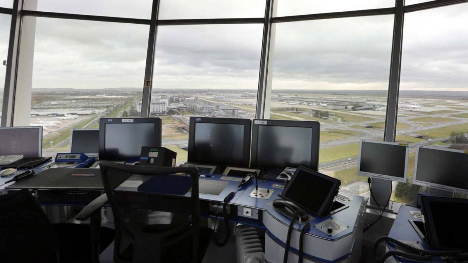 Torre de control del aeropuerto Charles de Gaulle-Roissy