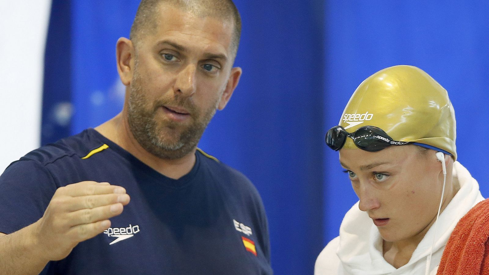 Mireia Belmonte, junto a su entrenador, Fred Vergnoux.