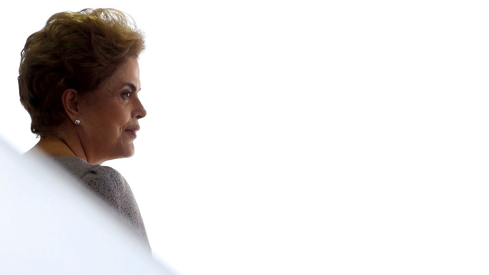 Dilma Rousseff llega al Palacio de Planalto para reunirse con un grupo de juristas
