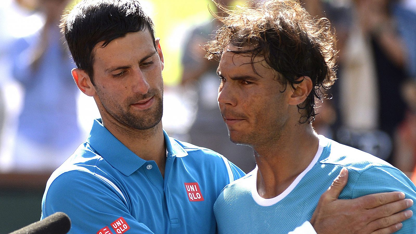 Rafa Nadal se saluda con Novak Djokovic tras la semifinal de Indian Wells