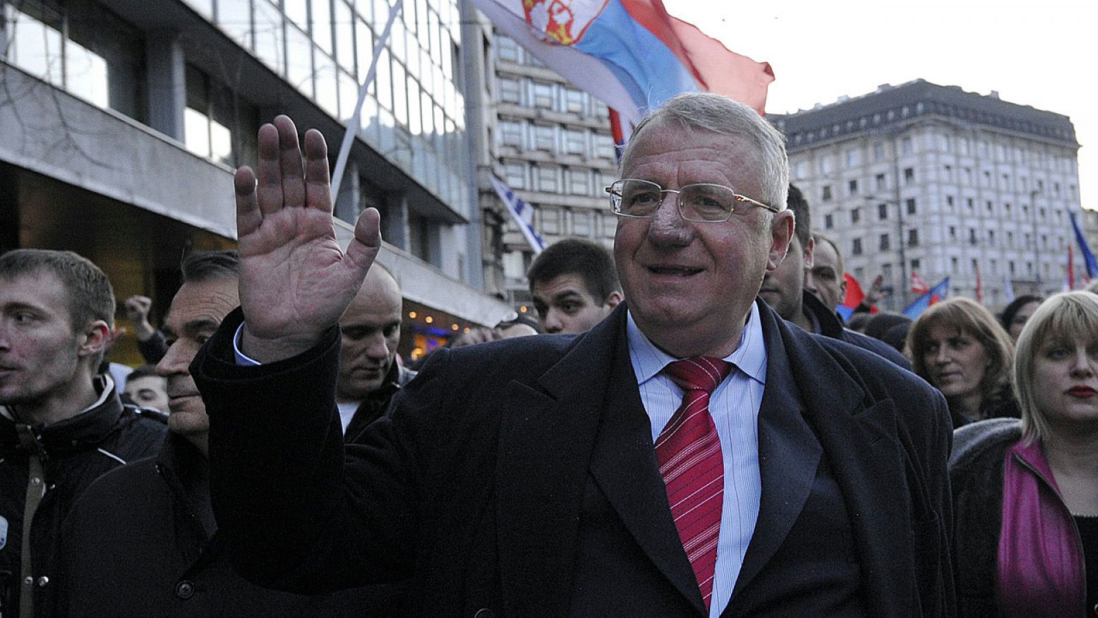 El ultranacionalista serbio Vojislav Seselj asiste a una manifestación antigubernamental la pasada semana en Belgrado.