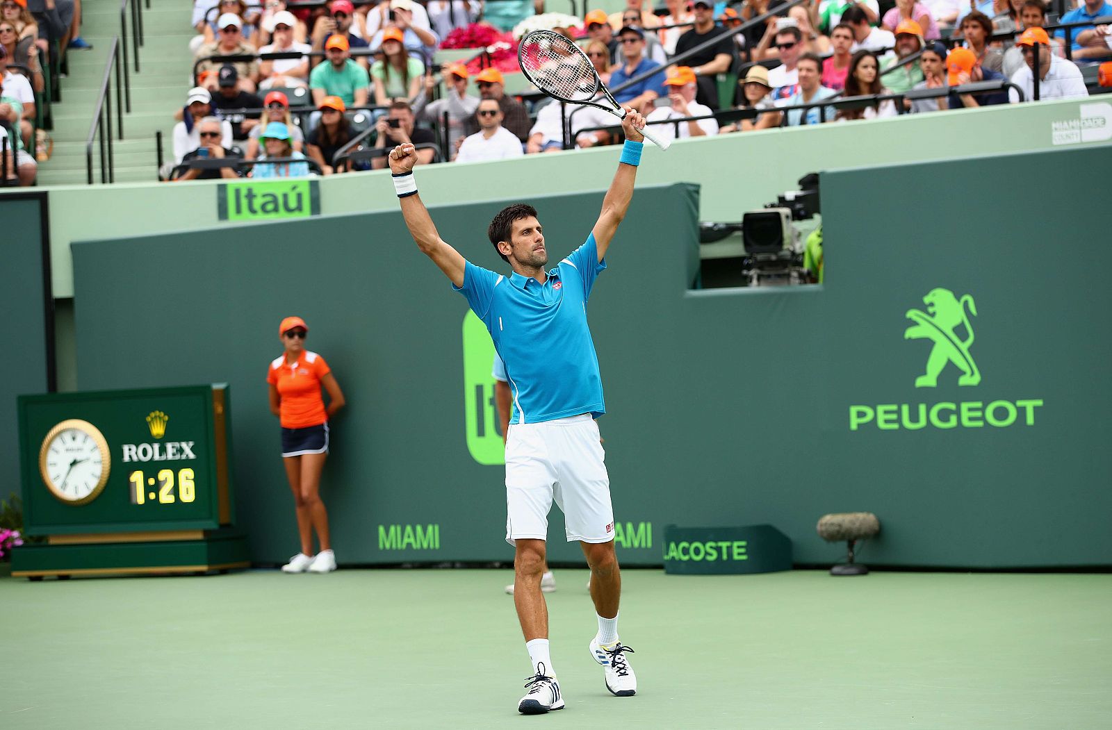 Novak Djokovic celebra su victoria ante el japonés en la final de Miami.