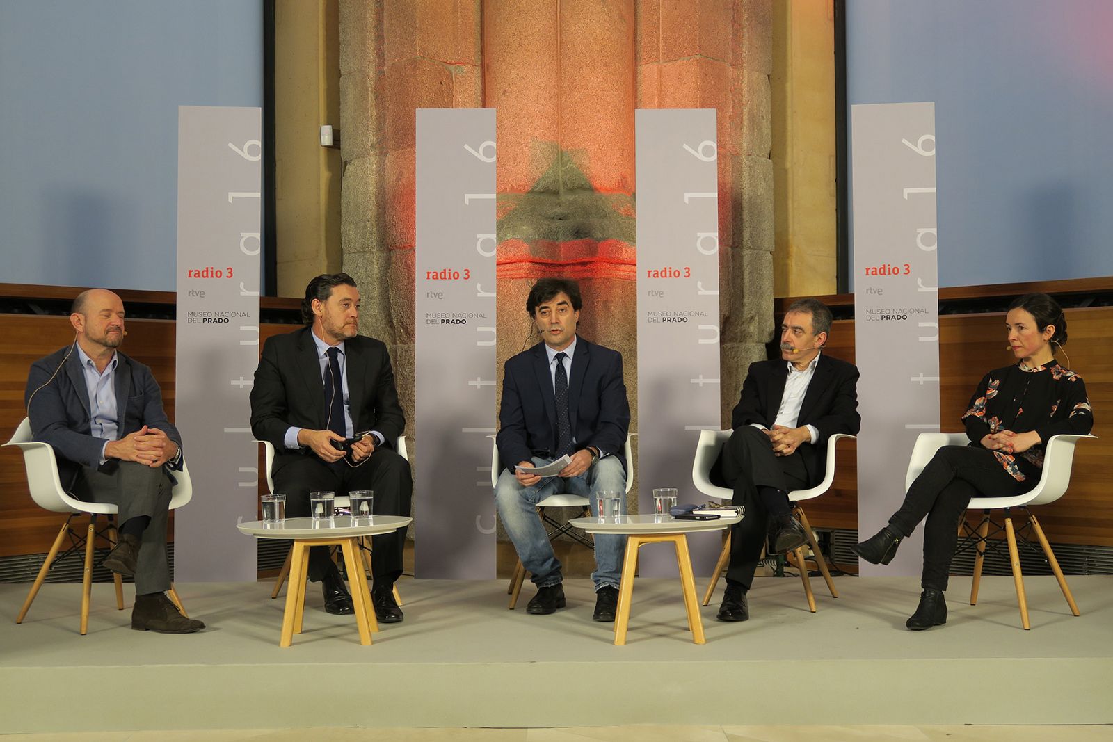 De izquierda a derecha: Carlos Urroz, Miguel Zugaza, Tomás Fernando Flores, Manuel Borja-Villel y Ane Rodríguez, el pasado lunes en 'Cultura16'