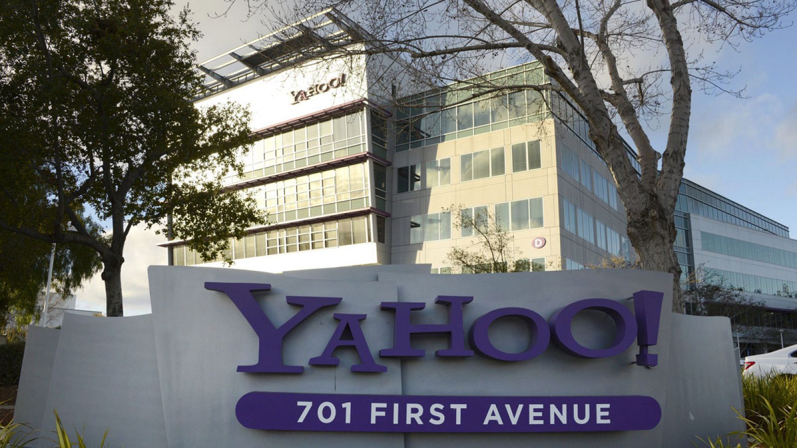 Imagen que muestra la fachada de la sede corporativa de Yahoo! en Sunnyvale, California, el pasado 11 de enero de 2013.
