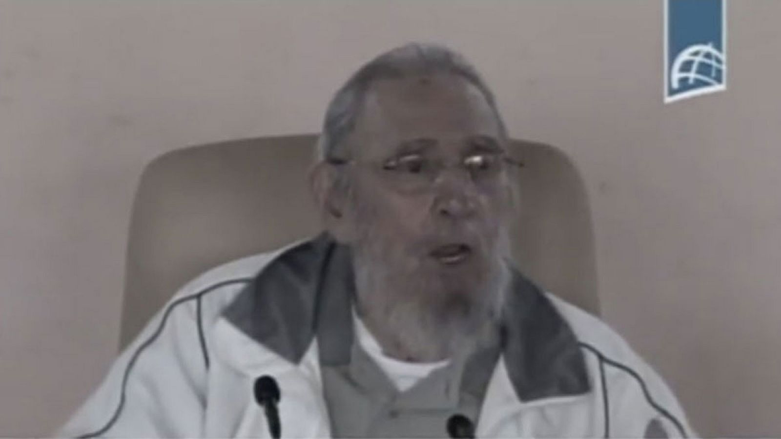 Imagen emitida en la televisión estatal de Cuba de Fidel Castro en un acto de homenaje a Vilma Espín.