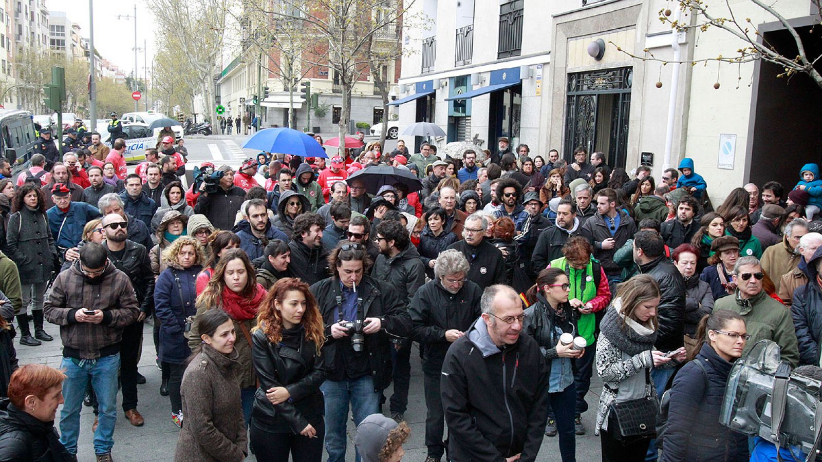 Concentración frente a la embajada de EE.UU. en Madrid 13 años después de la muerte de José Couso