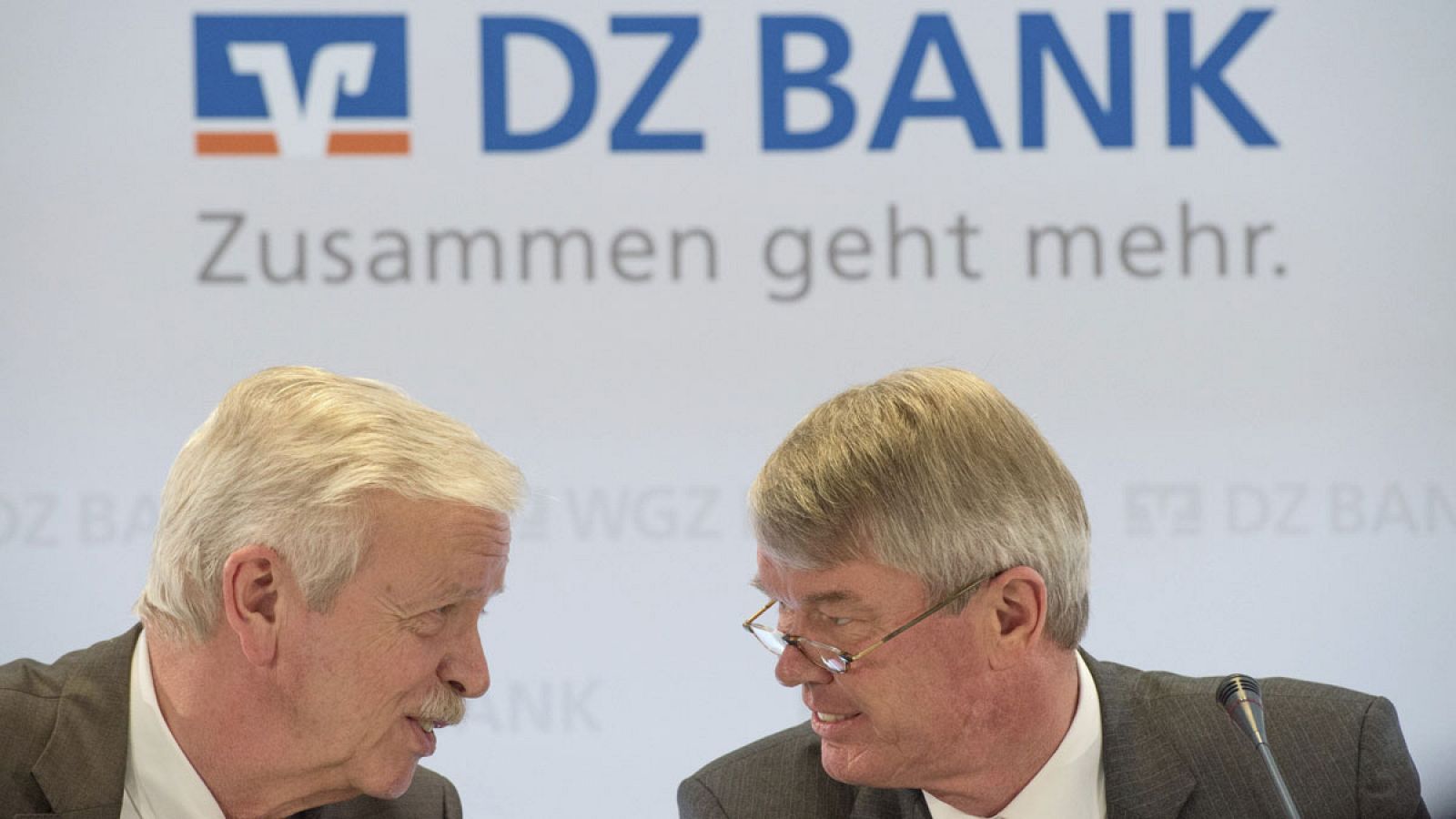 Los directivos de DZ Bank y WGZ Bank detallan la fusión