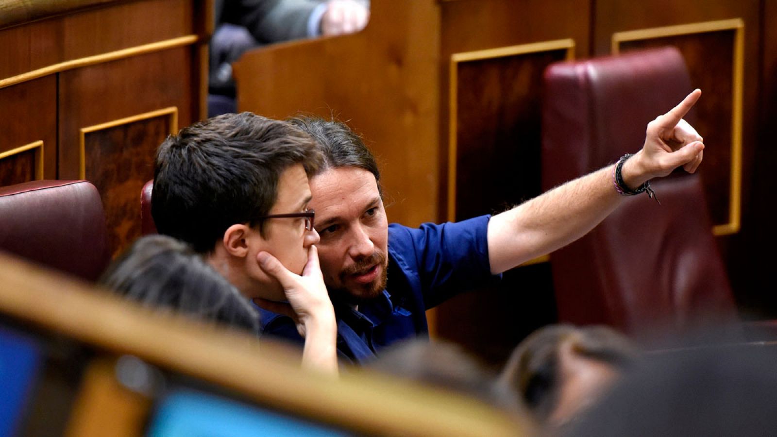El secretario general de Podemos, Pablo Iglesias, junto al portavoz en el Congreso, Iñigo Errejón.