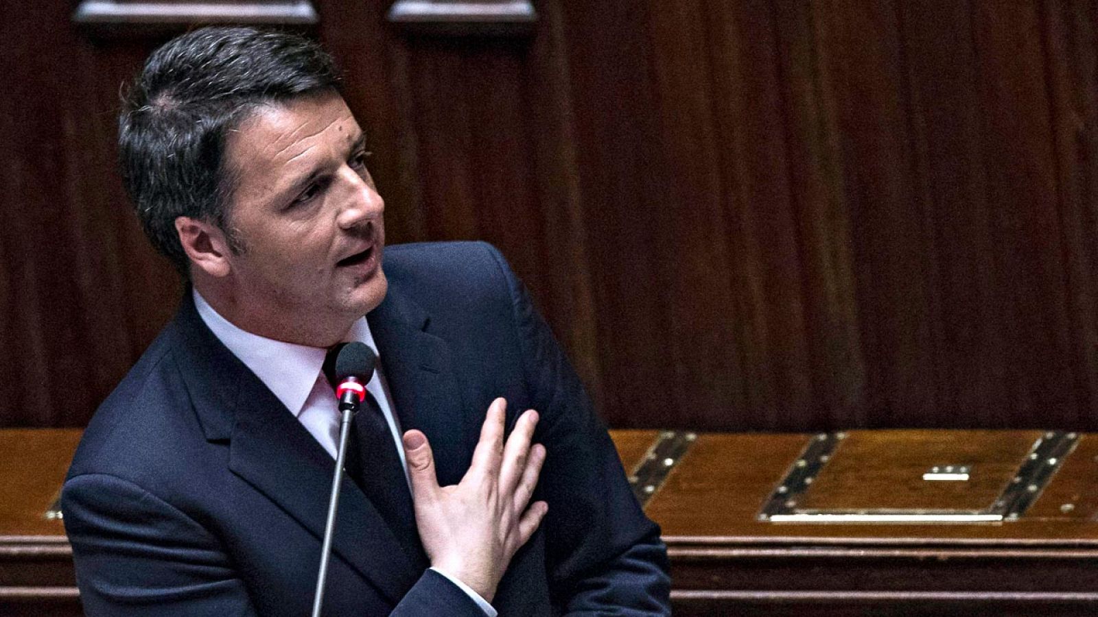 El primer ministro italinao, Matteo Renzi, defiende la reforma constitucional en la Cámara de los Diputados