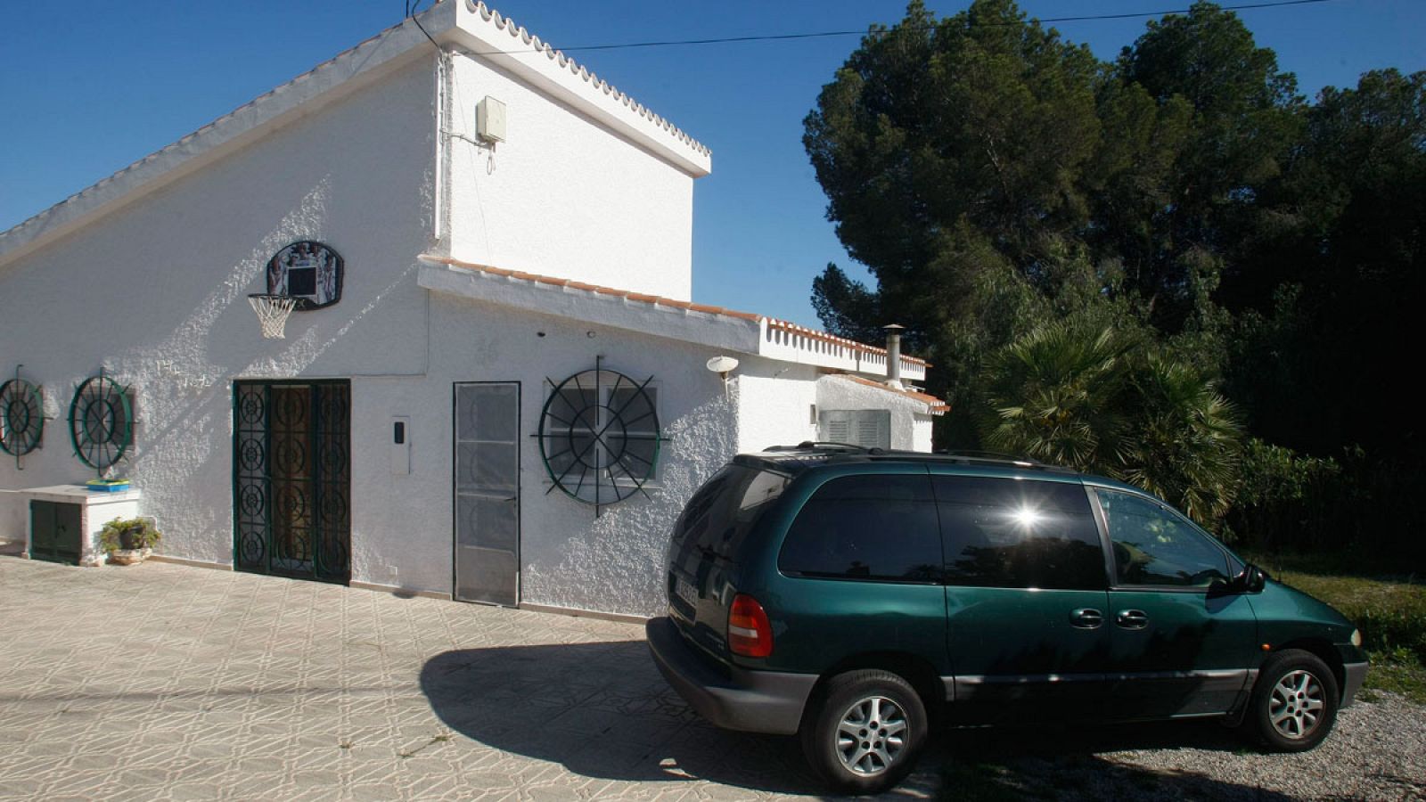 Imagen de la vivienda donde ha muerto la  mujer, en la calle Las Flores, de Benidorm.