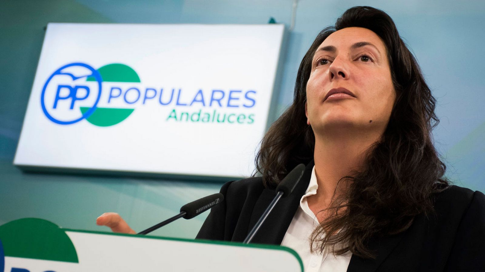 La secretaria general del PP andaluz, Dolores López, en la rueda de prensa