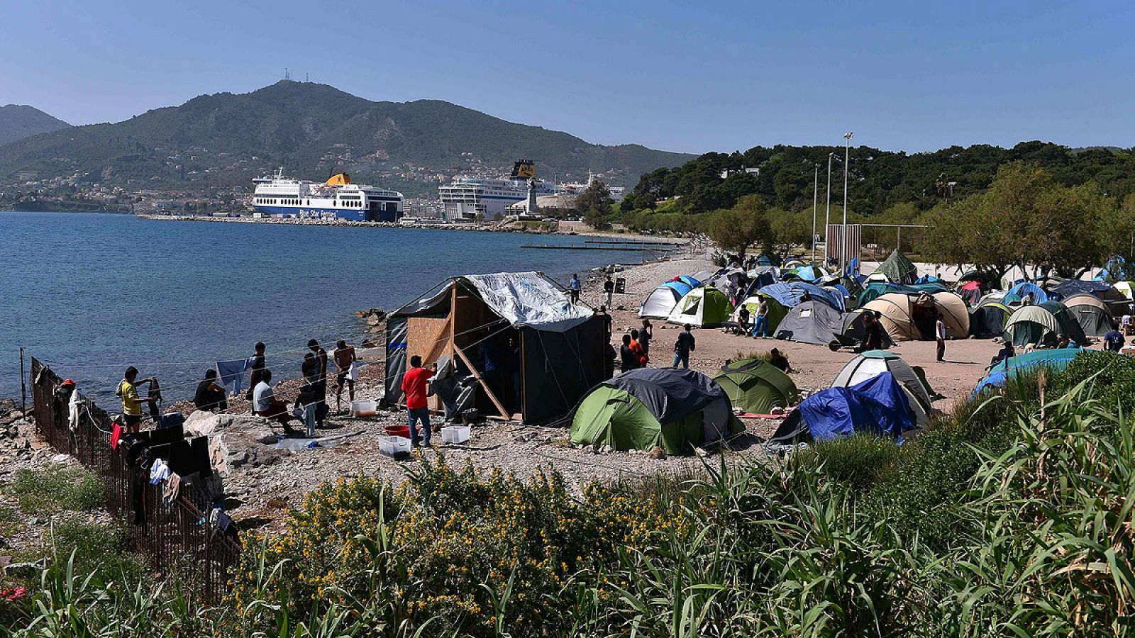 Campo improvisado de refugiados en la isla griega de Lesbos