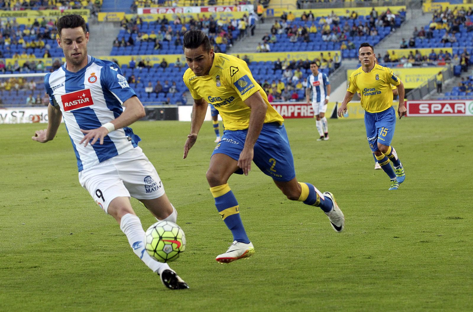 Burgui y David Simón durante el partido.