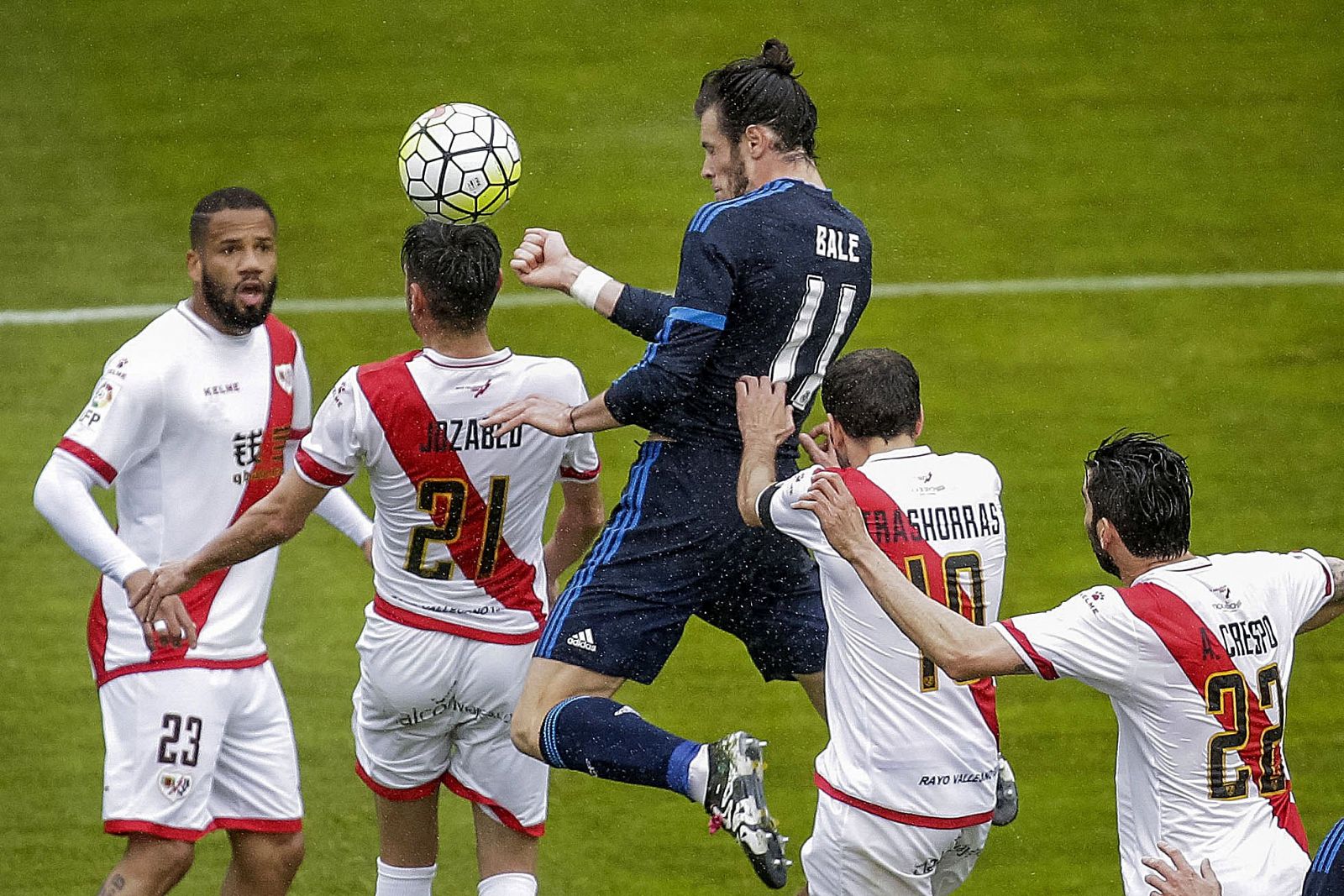 Bale en la jugada de su primer gol ante el Rayo.
