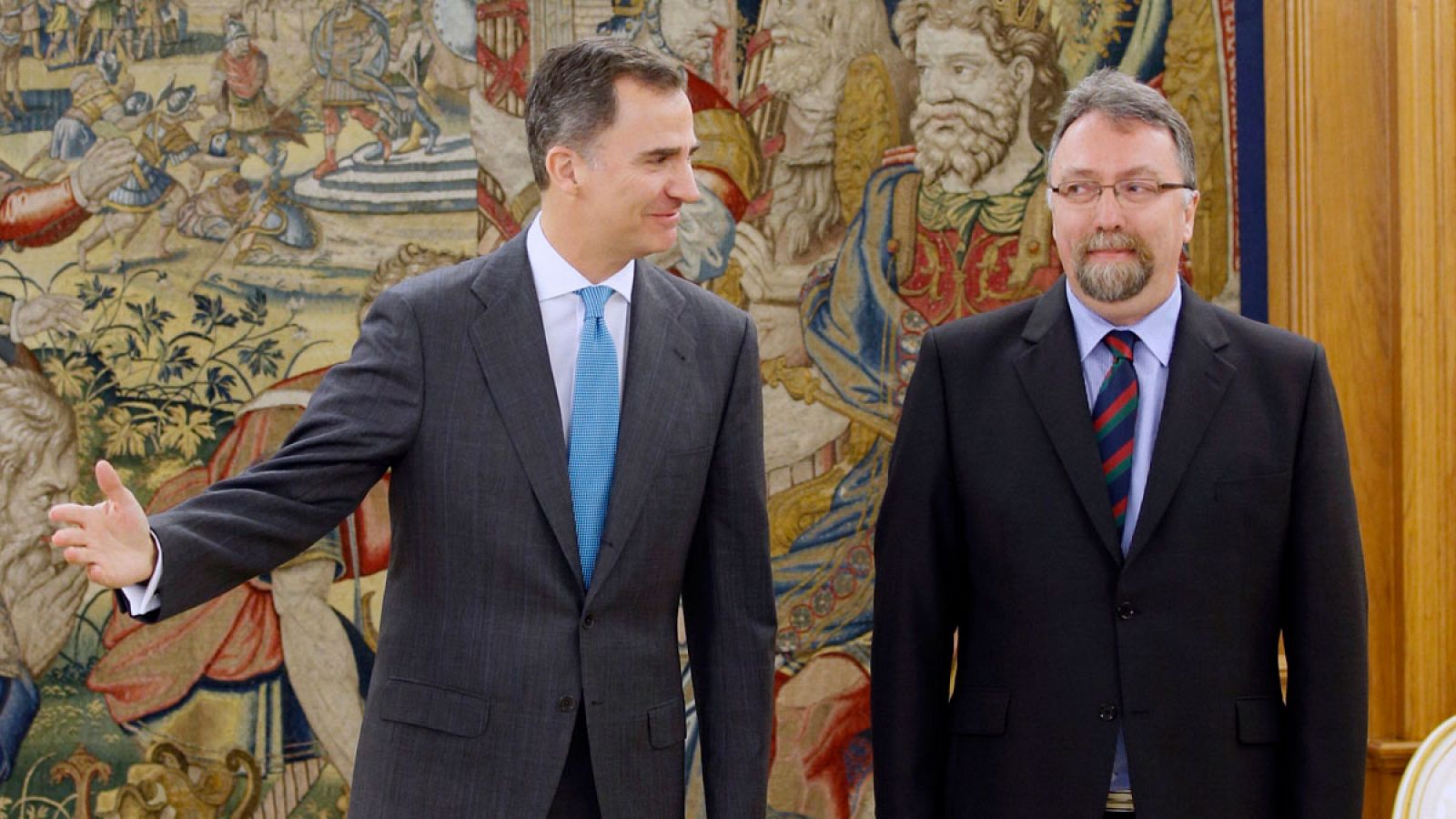 El rey Felipe VI recibe en la Zarzuela al representante de Foro Asturias, Isidro Martínez Oblanca, en la tercera y última ronda de consultas antes de convocar elecciones.