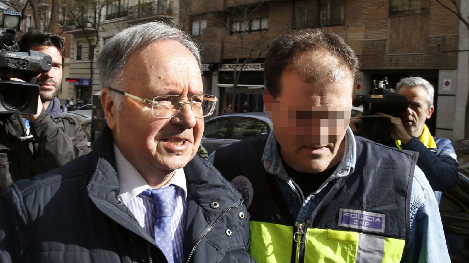 El secretario general de Manos Limpias, Miguel Bernard, tras ser detenido