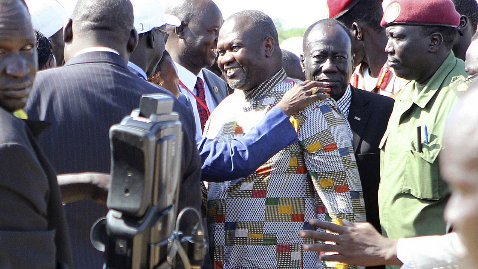 El líder de la oposición sursudanesa, Riek Machar, a su llegada al aeropuerto internacional de Yuba, Sudán del Sur.