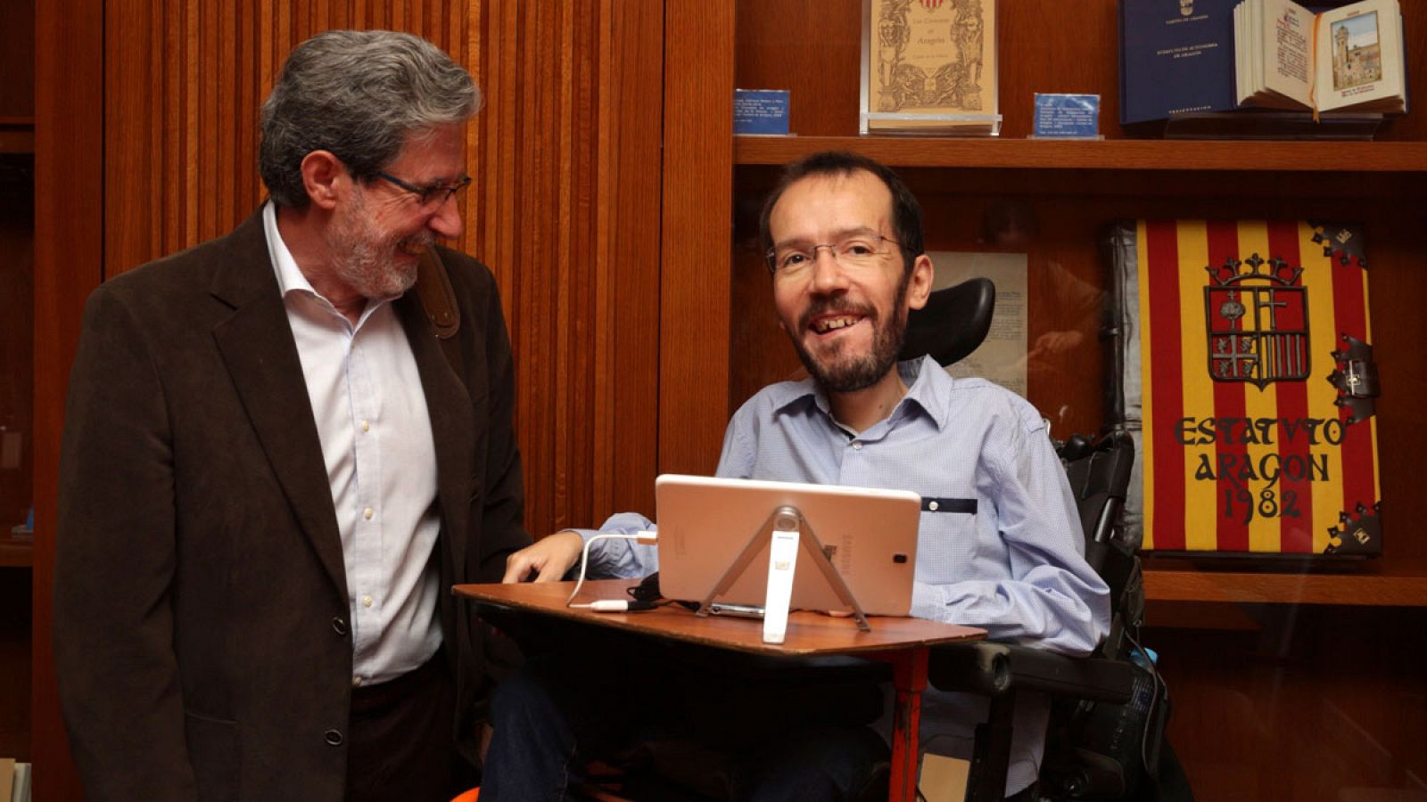 El secretario de organización de Izquierda Unida Federal Adolfo Barrena y su homólogo de Podemos Pablo Echenique reunidos en Zaragoza